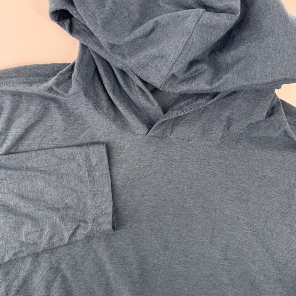 Vuori Starto Tech Hoodie Mens Medium Gray Long Sleeve Performance Pullover
